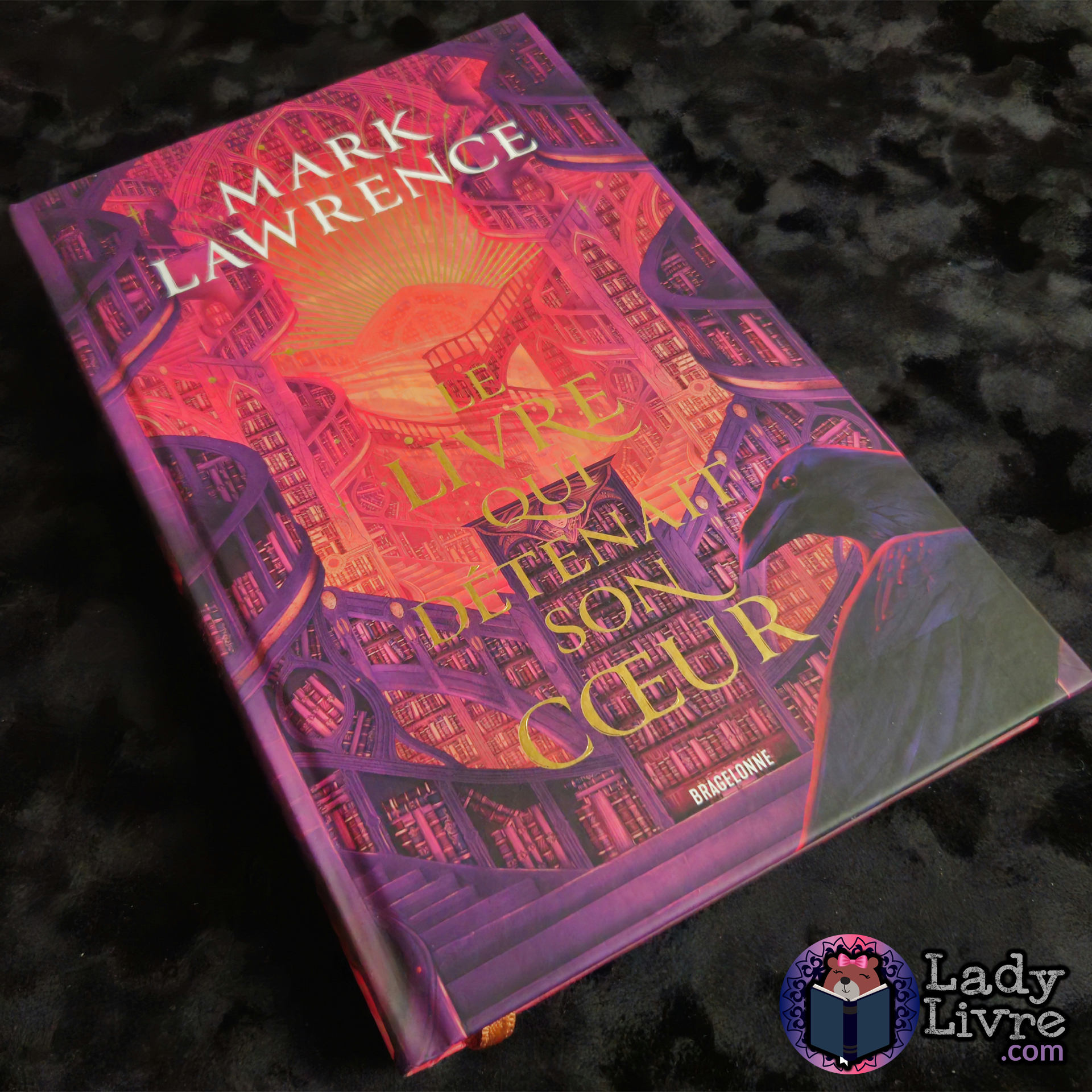 Le Livre qui détenait son cœur - Mark Lawrence (détail couverture)